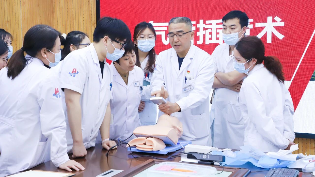 杭州金诚护理院：气管插管技术培训，筑牢生命防线
