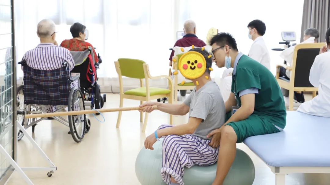 卧床瘫痪长辈照护难？杭州金诚护理院给出专业暖心答案 