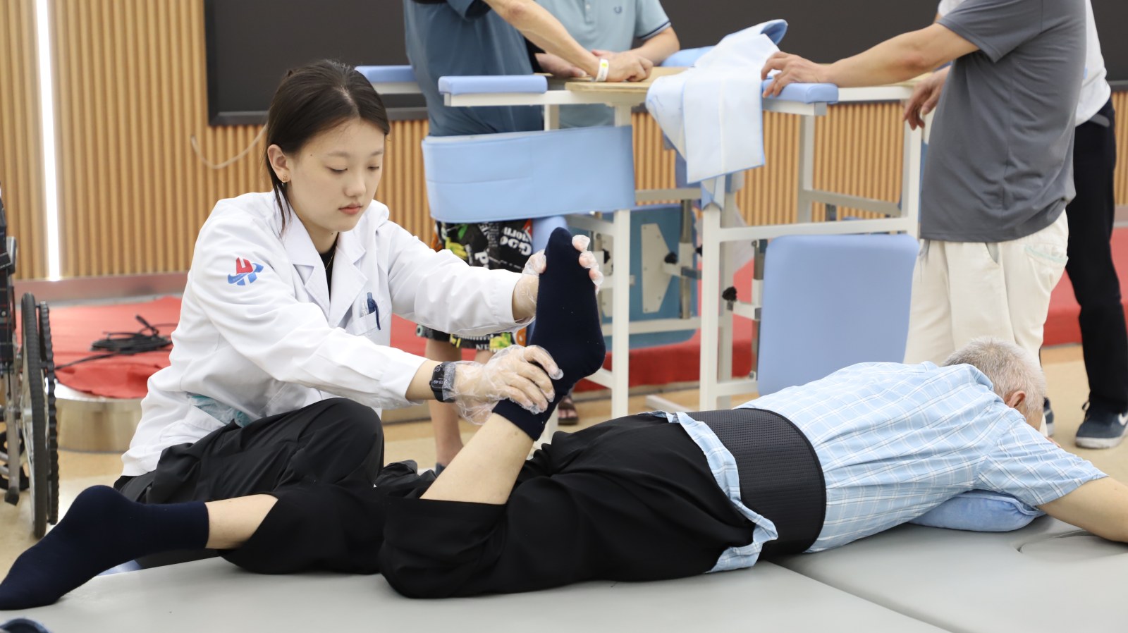 卧床瘫痪老人如何科学照护？杭州金诚护理院给出五大建议