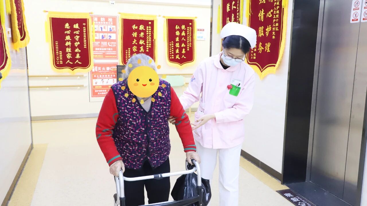 “十个服务多一点”系列报道三丨护理 “关怀时刻”：让病房满是暖心温度