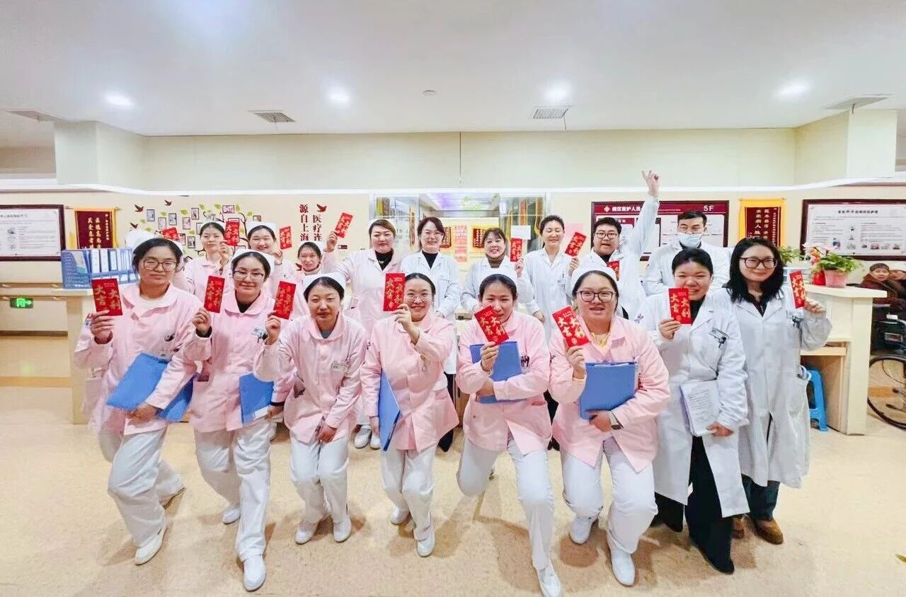 新春第一缕暖意：院领导给坚守岗位的员工拜年啦！