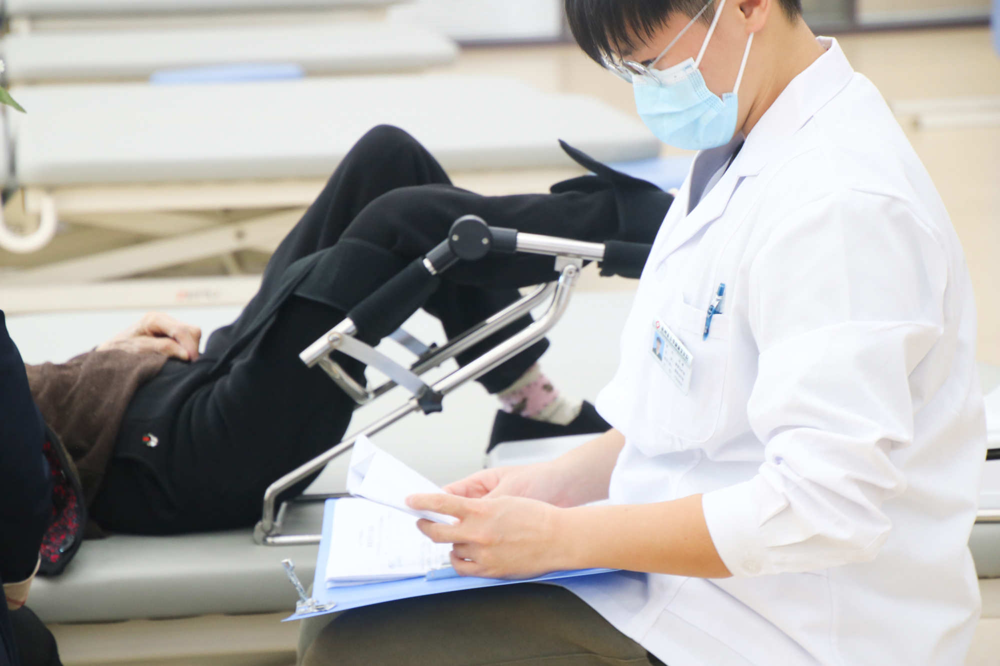 偏瘫护理选专业，康复有方更安心｜杭州金诚护理院精细化照护，守护失能患者尊严